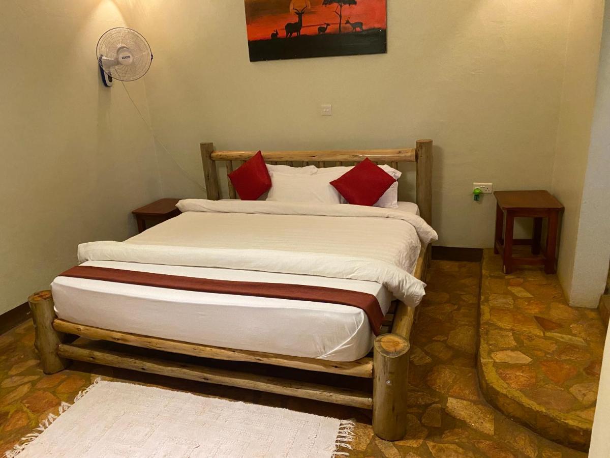 Afro Smile Hotel & Guest House - Jinja Ngoại thất bức ảnh