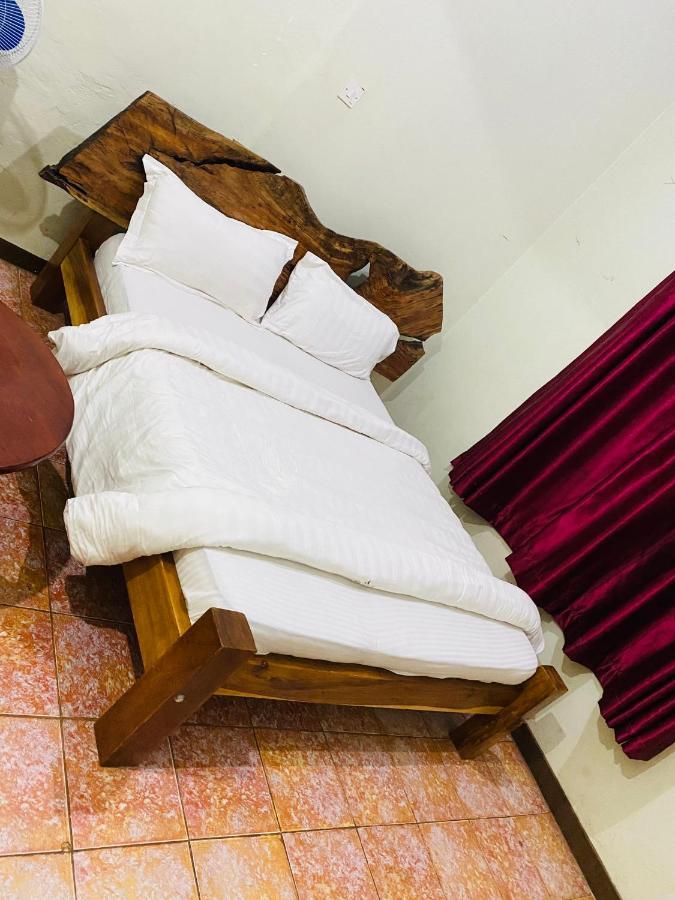 Afro Smile Hotel & Guest House - Jinja Ngoại thất bức ảnh