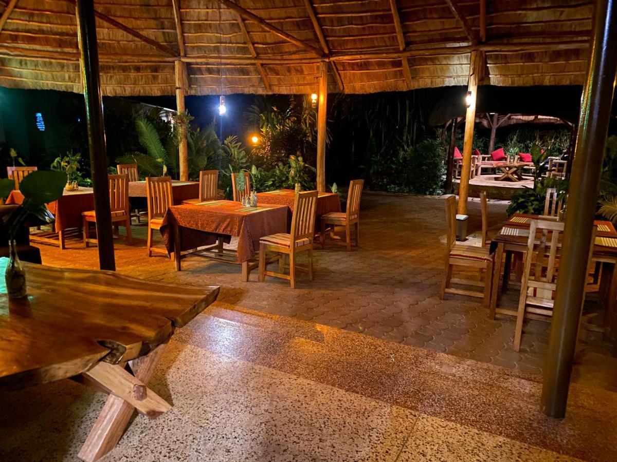 Afro Smile Hotel & Guest House - Jinja Ngoại thất bức ảnh