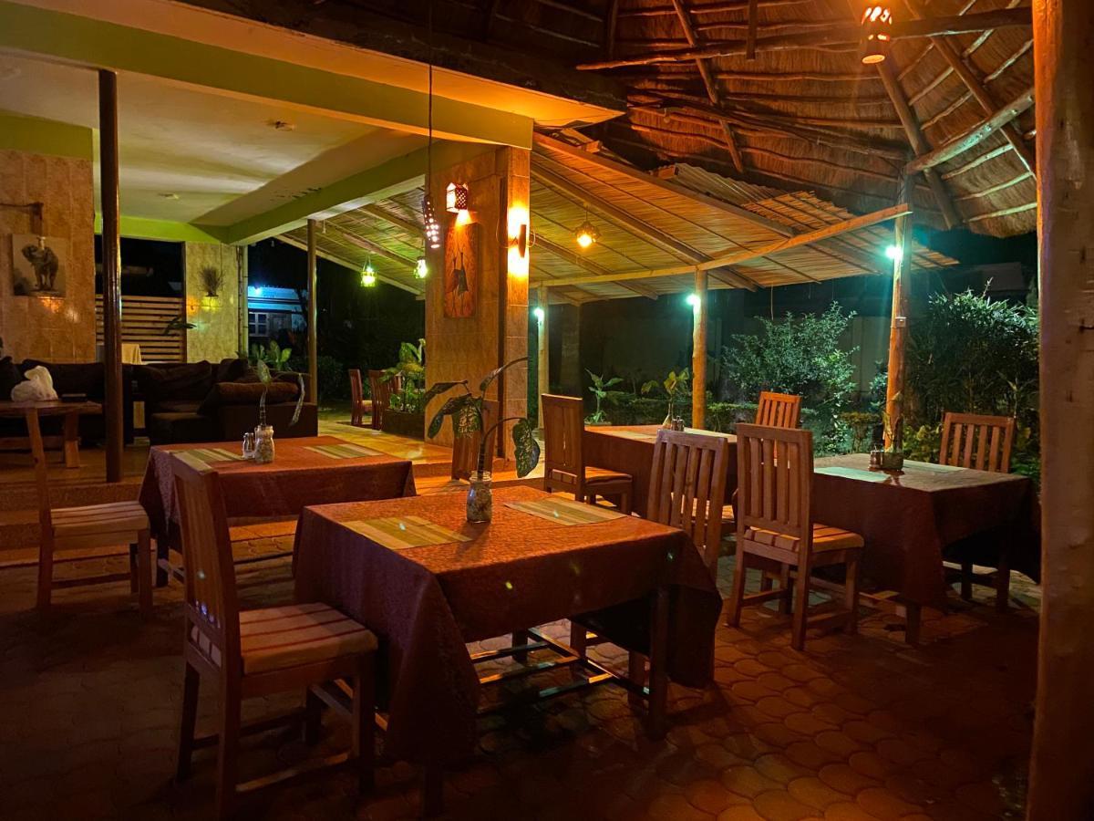 Afro Smile Hotel & Guest House - Jinja Ngoại thất bức ảnh